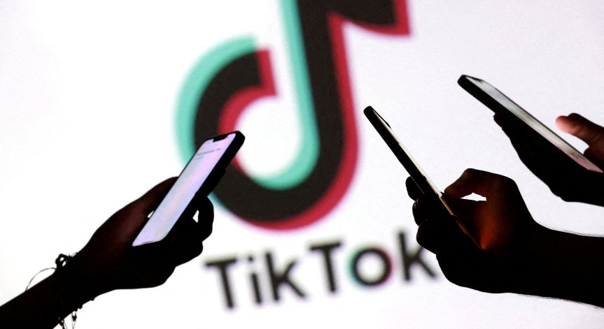 Разследват TikTok във Франция заради влияние върху психичното здраве на децата