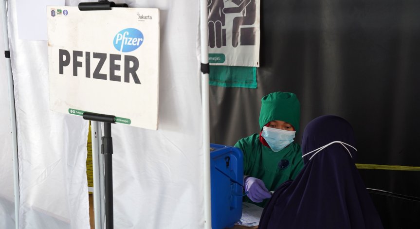 Директорът на Pfizer: Коронавирусът ще продължи да циркулира още много години