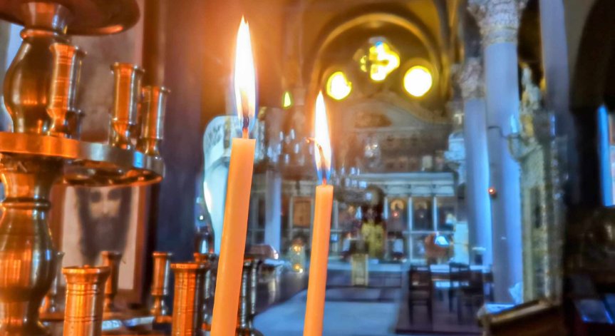 В българския фолклор тримата светци са три стълба, на които се крепи Земята.