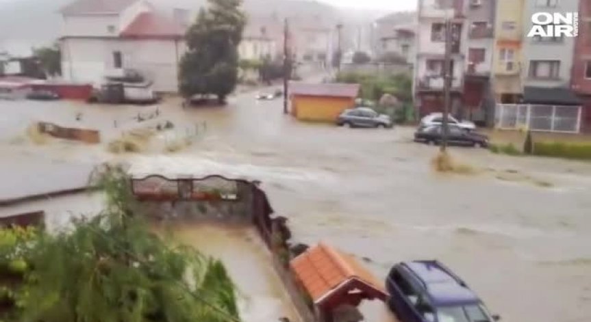 Почти 3/4 от Самоков опустошен от наводнението