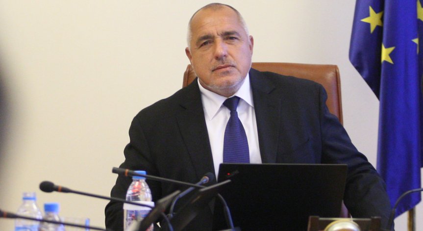 Борисов към лекарите: Водите неравна битка с коронавируса