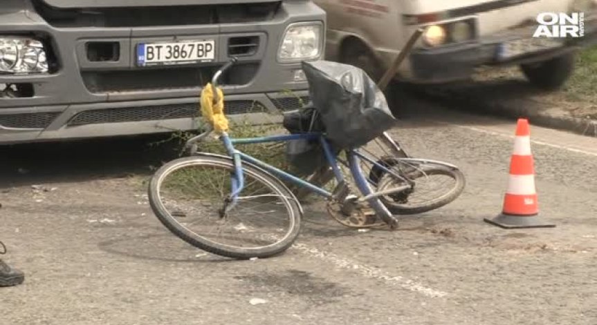 Велосипедист е с множество травми след тежка катастрофа в Русе