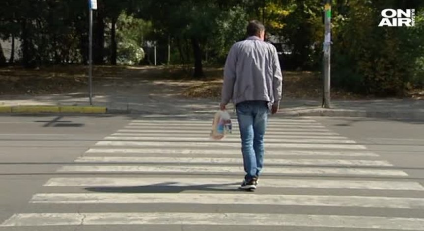 Катастрофа на пешеходна пътека в Пловдив - възрастен мъж е в болница