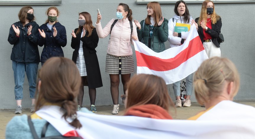 Властите в Беларус използваха водни оръдия срещу протестиращи в Минск