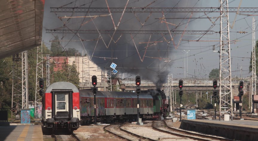 Локомотив прегази и уби двама работници на НКЖИ в София