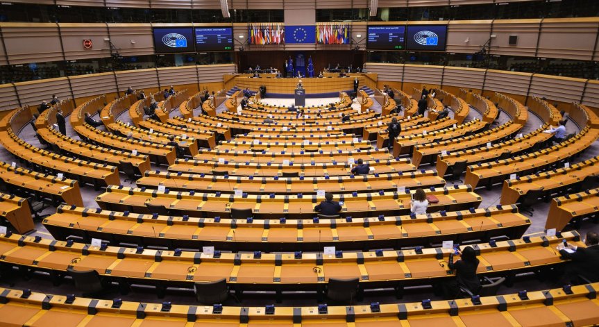 ЕП дебатира дали да обяви ЕС за свободна зона за ЛГБТ общността