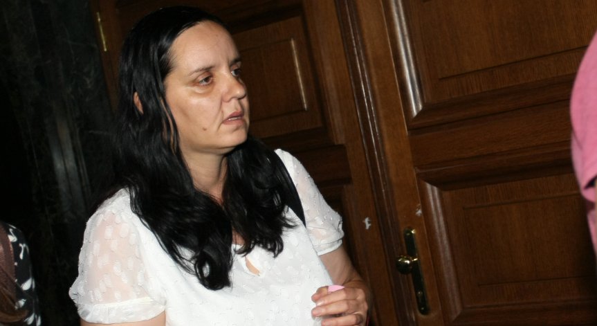 18 години затвор за акушерката, пребила малката Никол