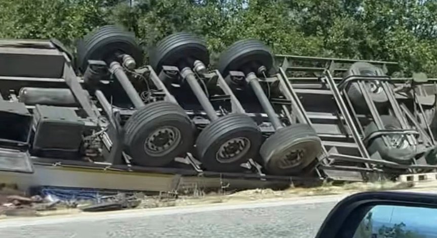 Отново обърнат ТИР край Телиш - там, където загина Сияна