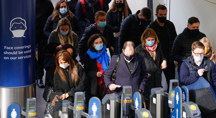 Англия разхлабва мерките от 17 май, отпадат някои от ограниченията