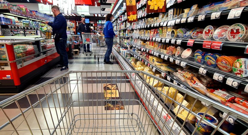 Гърци атакуват наши магазини за храна, дори техни стоки ги купуват по-евтино в България