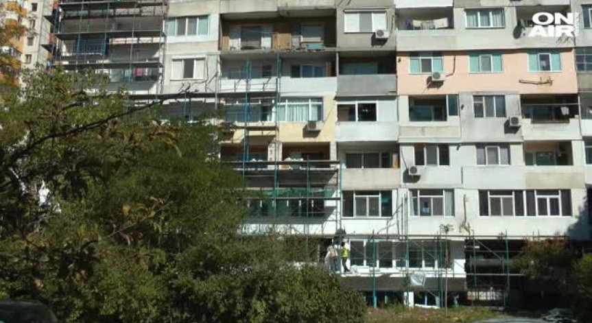 Последните дъждове наводниха саниран блок в Бургас 