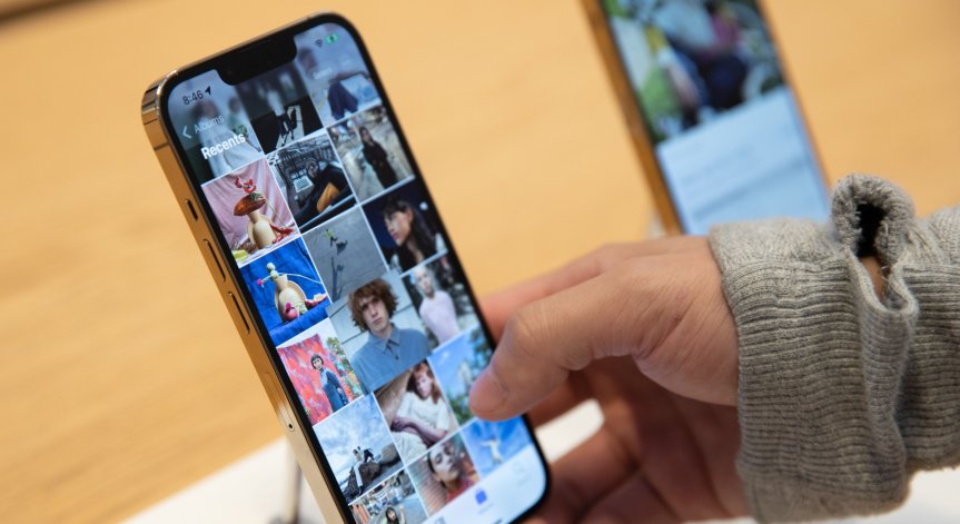 Apple ограничава драстично производството на iPhone