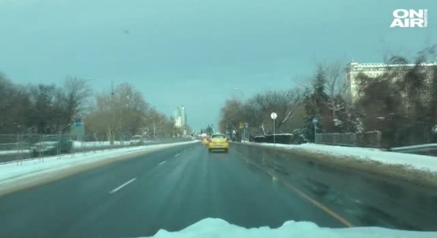 Пътят до Бургас остава трудно проходим