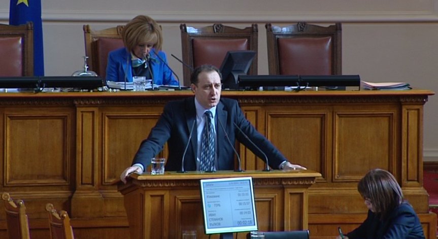  Скандал в парламента заради промени в Закона за движение по пътищата