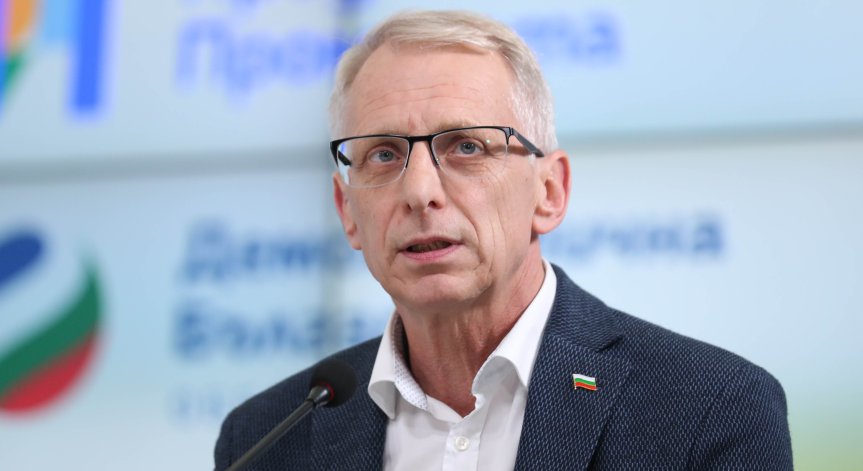 Денков отговори на Пеевски с пост във Facebook.