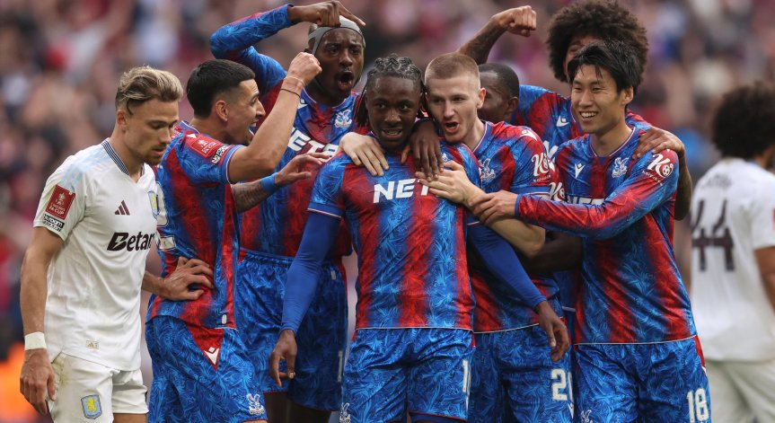 Английският нападател Езе изведе Палас напред в 31-ата минута.