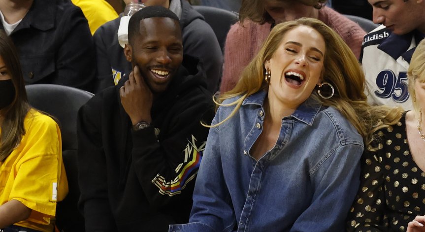 Адел се сгоди, вдига пищна сватба през лятото