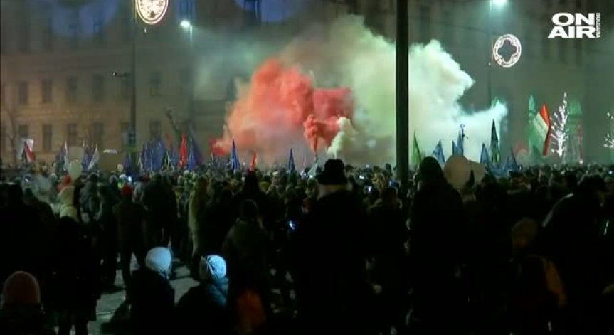 Хиляди в Будапеща скандираха срещу авторитарната политика на Орбан