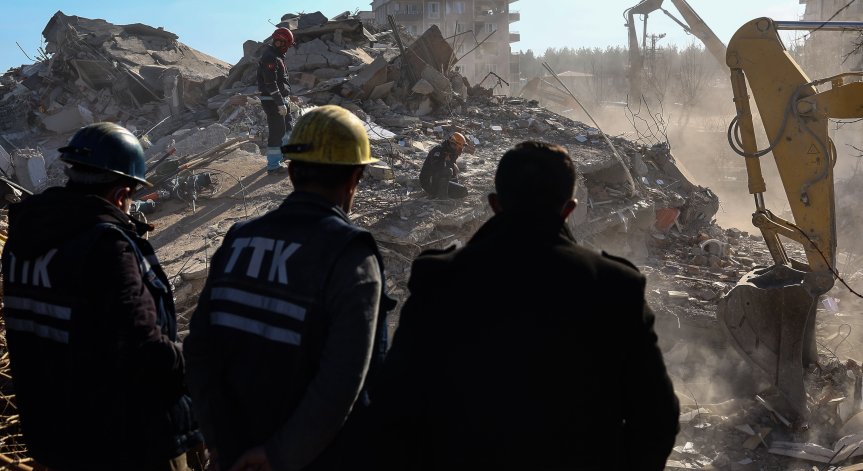 Разрушават напълно турски град след земетресението, ще го построят отново