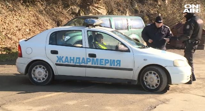 Издирваният Росен Ангелов е със сериозна подготовка, смята военния министър