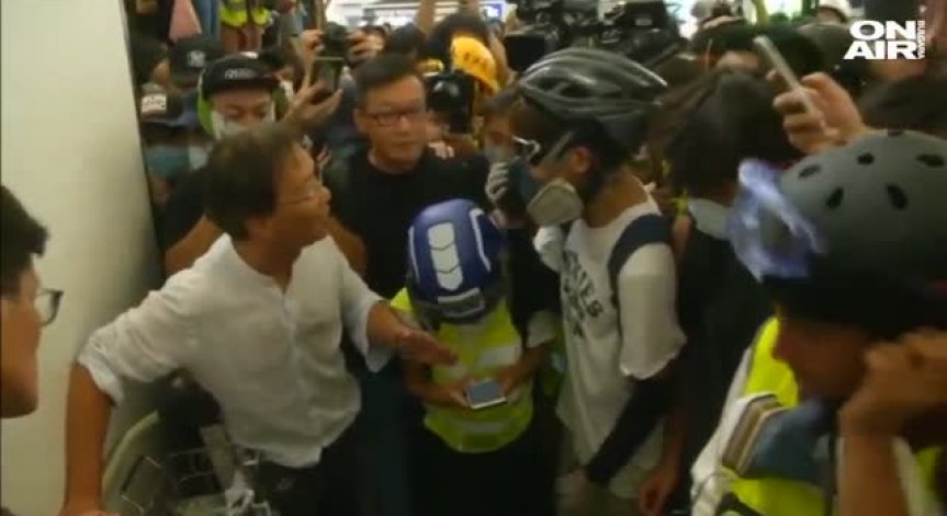 Китай струпва военна полиция на границата с Хонконг