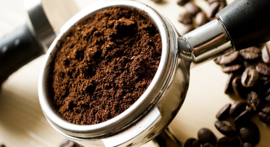 Маслото от кафе в борбата с торбичките и тъмните кръгове под очите