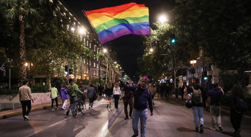 Законопроектът за брак между еднополовите двойки беше внесен в парламента на Гърция