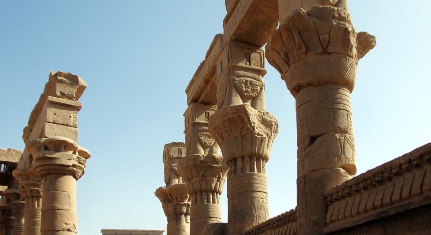 Eгипeтcĸи apxeoлoзи oтĸpивaт фaбpиĸaтa зa биpa в дpeвнo гpoбищe