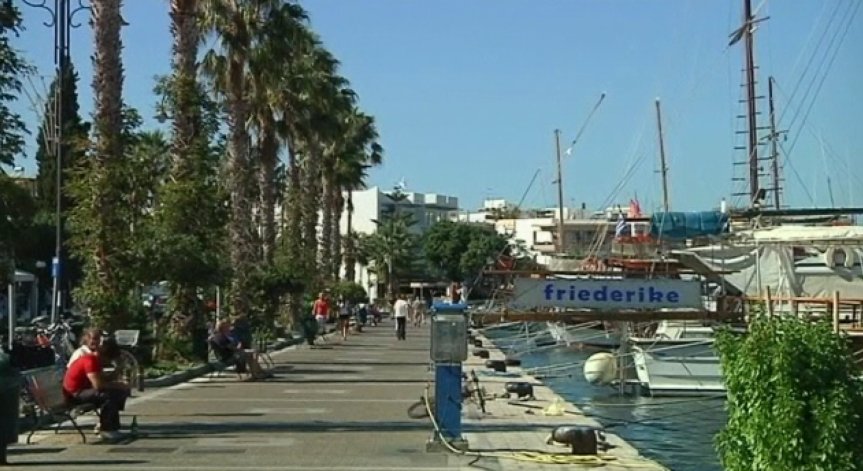 Курортите в Гърция понижават цените наполовина