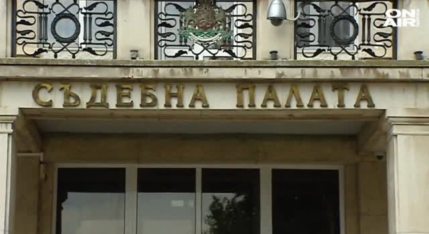 Един от задържаните варненски надзиратели остава в ареста
