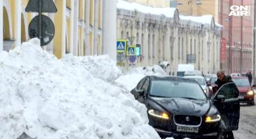 Млад мъж загина в Санкт Петербург - ударен е от паднало парче лед