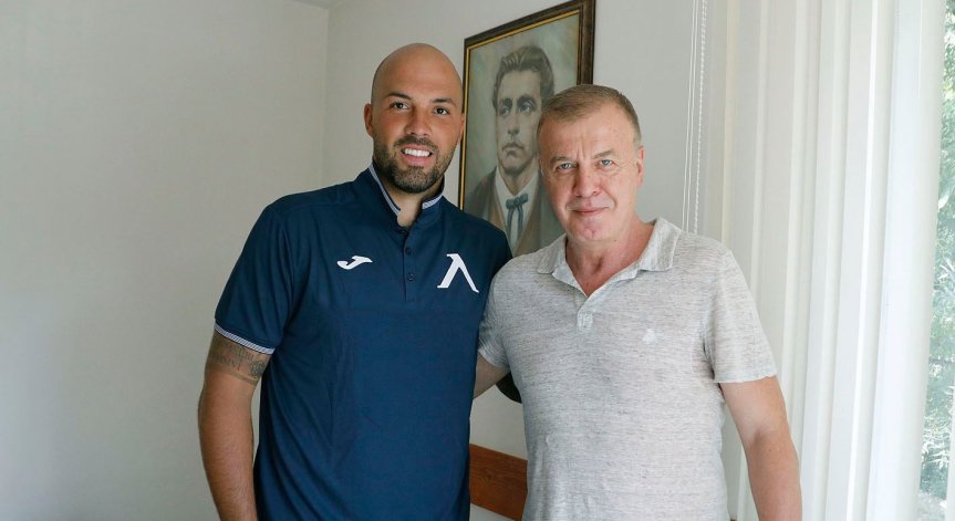 Николай Михайлов свали килограмите и подписа нов договор с 
