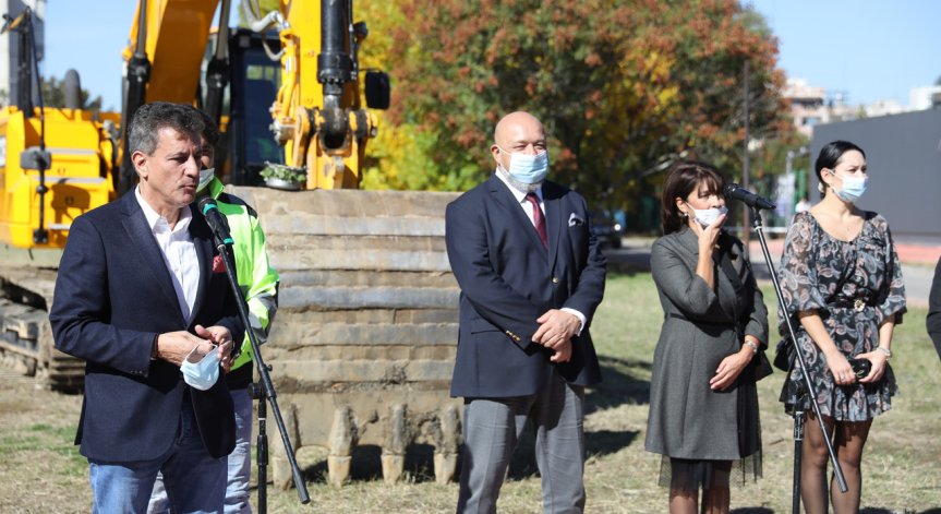 Министър Кралев с първа копка на физкултурен салон в Пазарджик