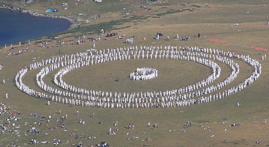Лагер с до 60 палатки е изграден край Долното езеро.