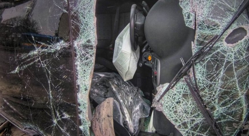 Двама души загинаха при челен удар в дърво във Видинско
