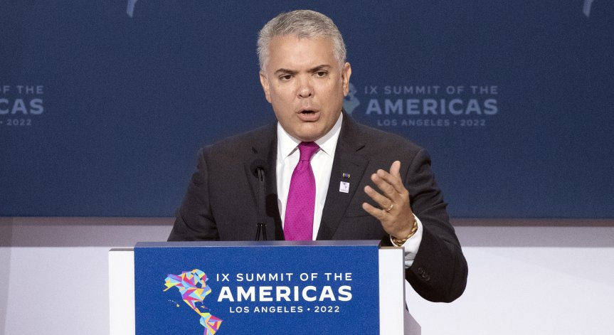 Колумбийският съд реши да постави под домашен арест президента Иван Дуке