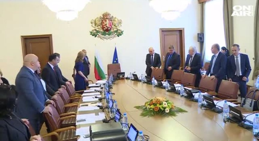 Какво следва след оставката на Валери Симеонов?