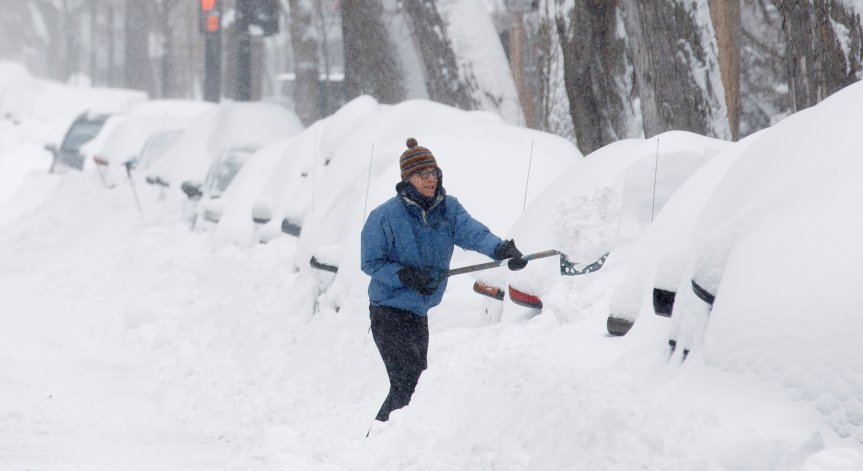 Снежна буря причини транспортен хаос в Канада