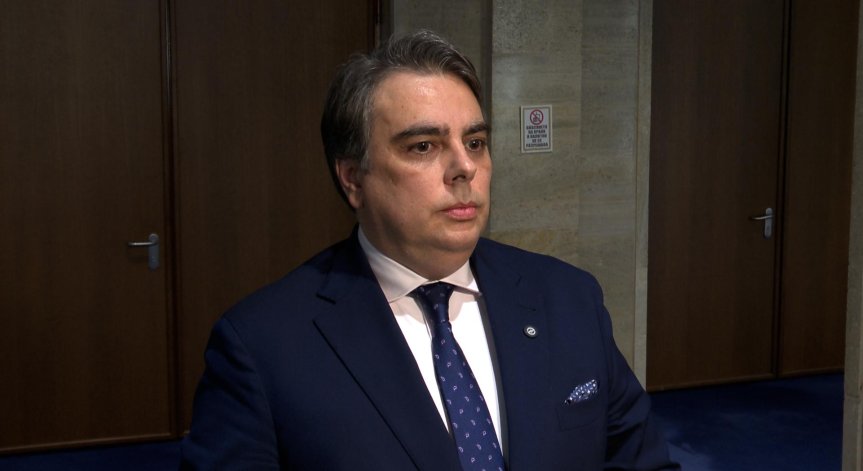 Асен Василев: Готвят 100% хартиено гласуване