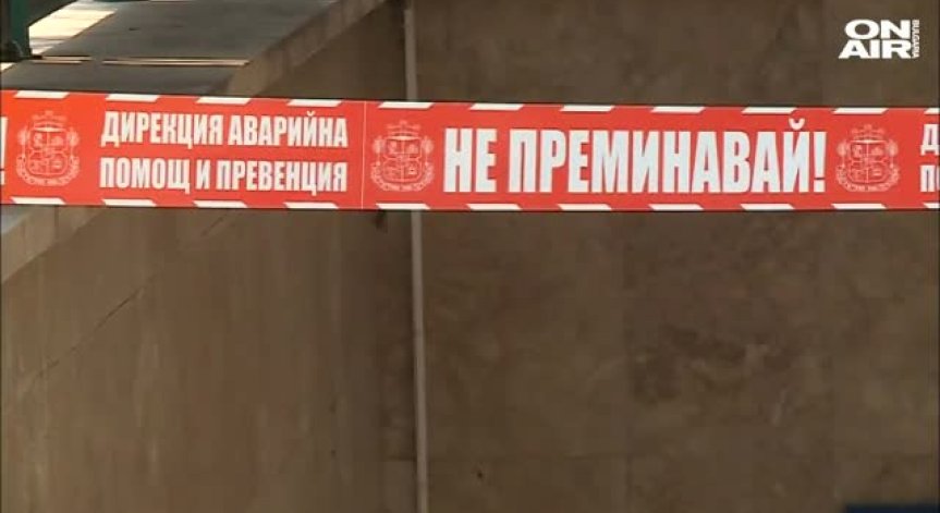Мъж е с отрязан крак, след като се хвърли пред метрото