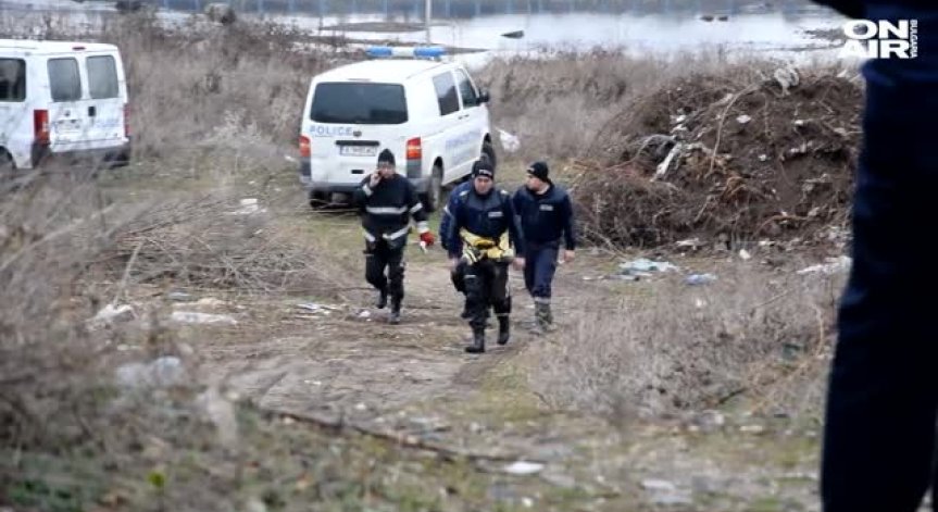 Откриха тяло на изхвърлено новородено бебе във 