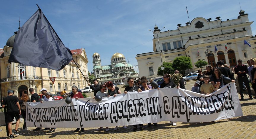 Мая Манолова внесе в НС новия закон за личната помощ