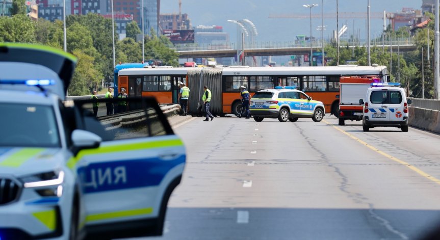 Столичната община поиска спешна проверка на катастрофата с автобус 204