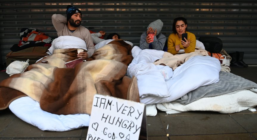 Криза във Великобритания - гражданите ще трябва да избират между храна или отопление