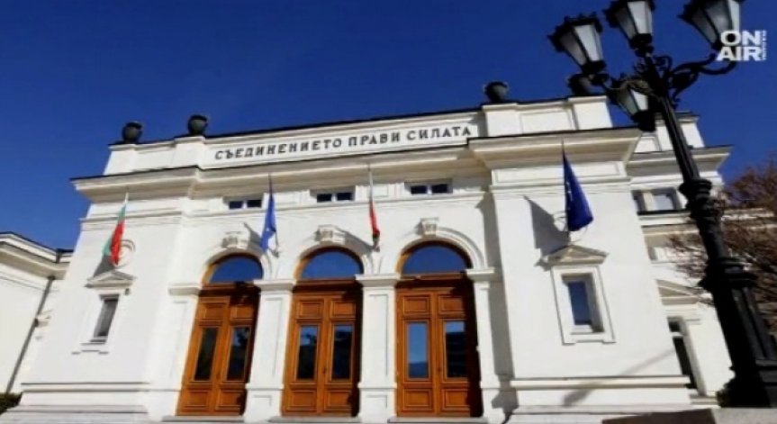 Мария Габриел и мажоритарният вот - двете основни теми в НС