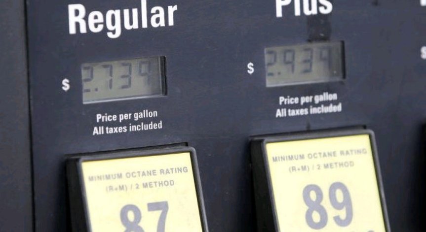 Рублата падна още спрямо еврото и долара, петролът-евтин