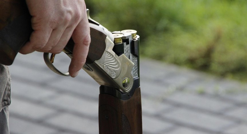 Простреляният починал в болница.