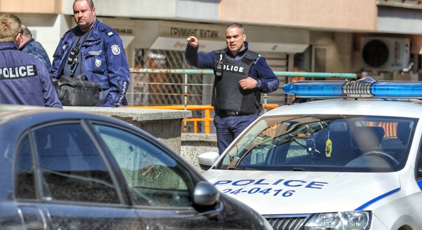 Издирването на чуждия гражданин започнало незабавно.