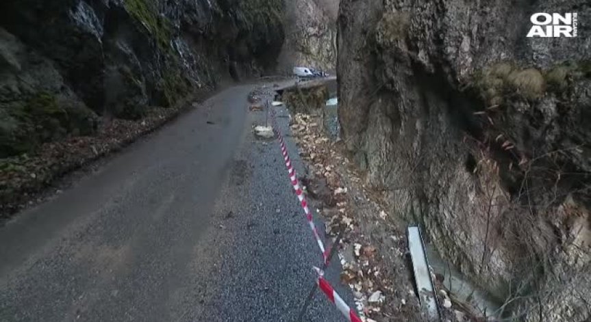 Жителите на Триград излизат на протест заради срутен път