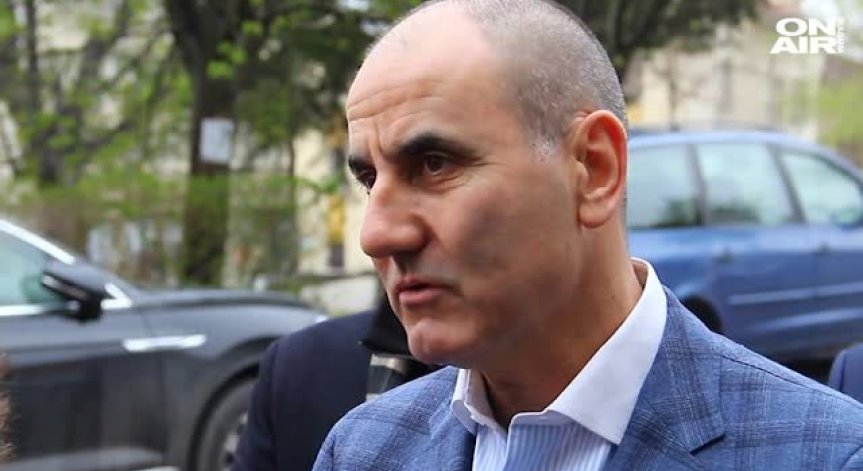 Цветанов завежда дела заради коментарите за апартаментите му